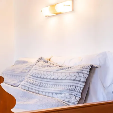 Sofia Mike * Olympos (Karpathos)